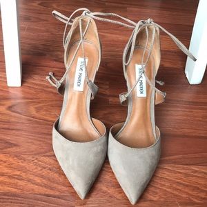 EUC Ankle Wrap Steve Madden Pumps